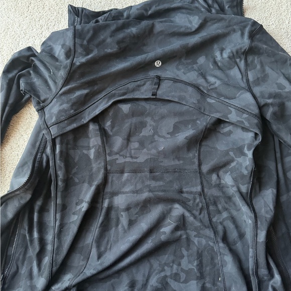 Lululemon camo define jacket size 10 - Picture 5 of 5
